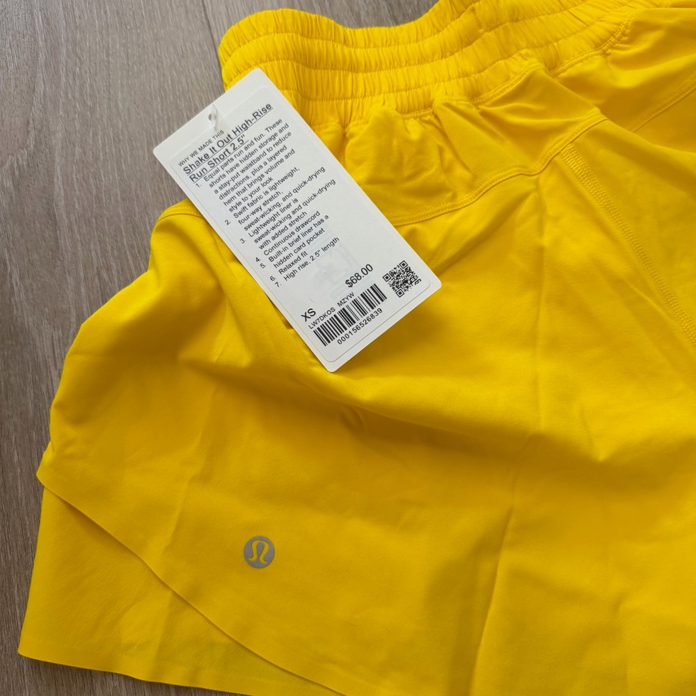 Lululemon shake it out 2.5” shorts - Picture 3 of 5